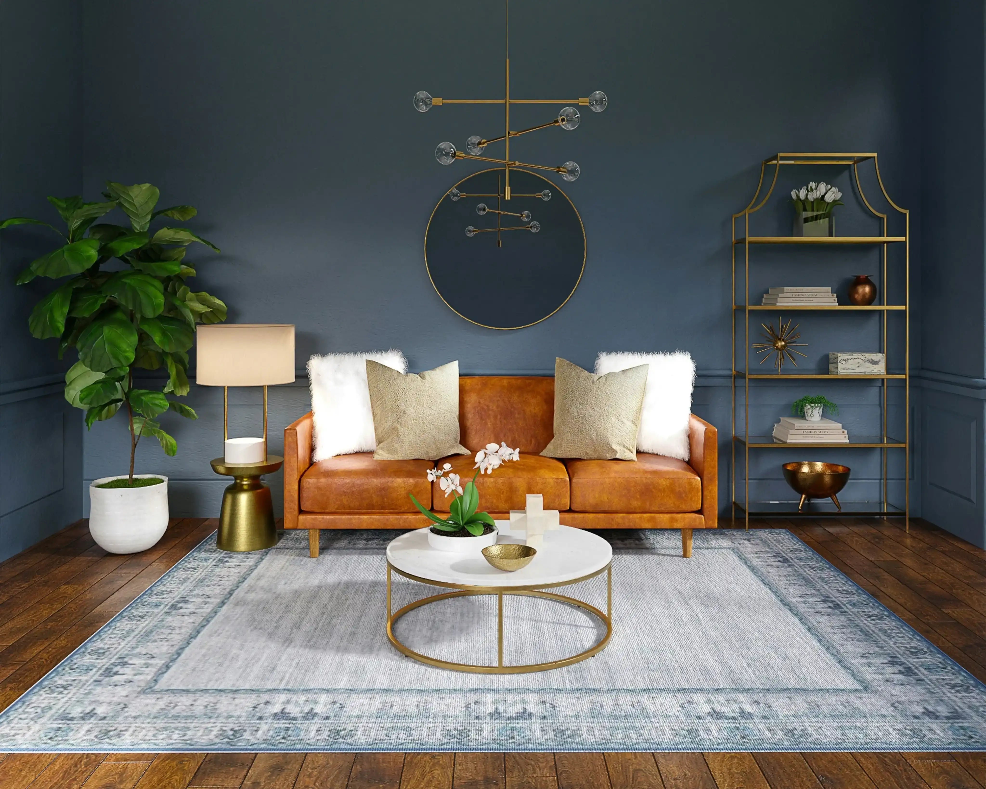 Salon moderne rénové avec mur bleu canard, canapé cuir marron, table ronde marbre et étagère dorée