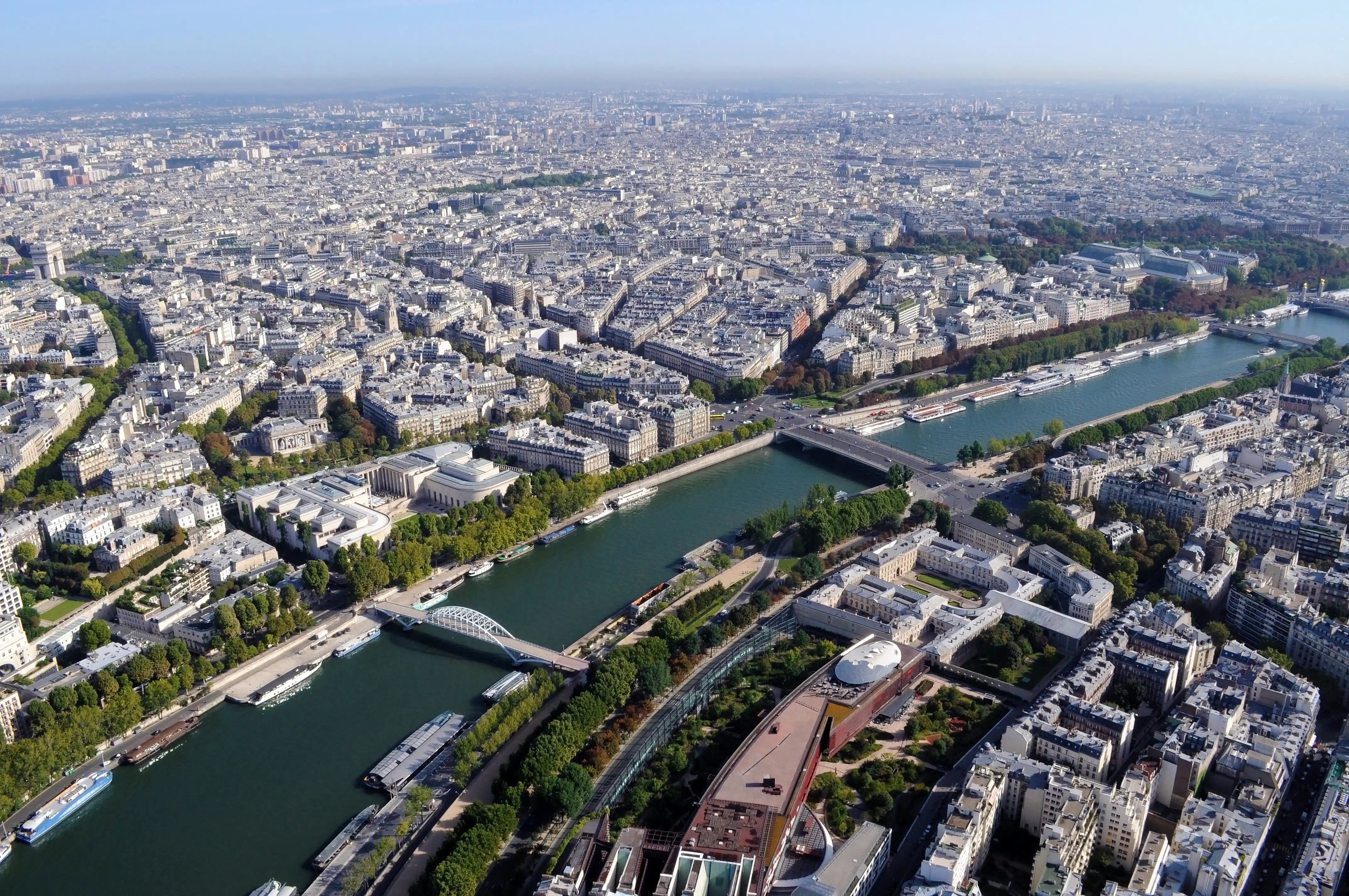 Une expertise de proximité pour transformer vos appartements, du cœur de Paris à l'ouest parisien. Chaque quartier, chaque architecture, un savoir-faire adapté
