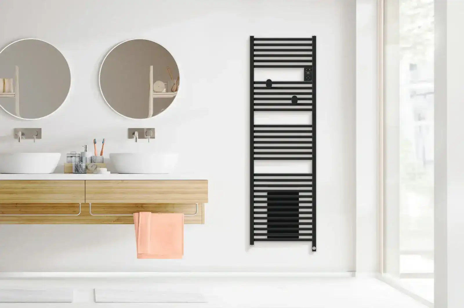 Sèche-serviettes électrique noir installé dans une salle de bain contemporaine