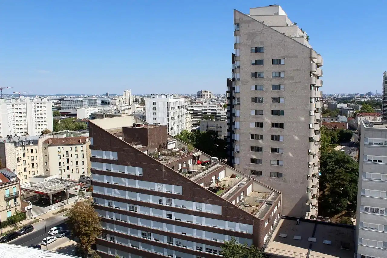 Vue de Courbevoie où notre entreprise réalise des travaux de rénovation d’appartements et de maisons.