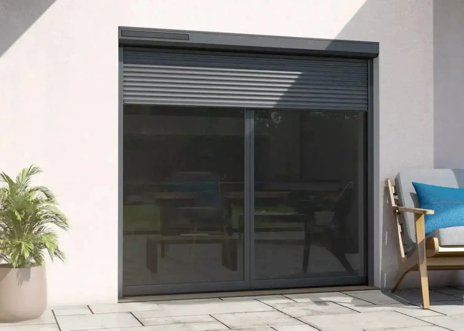 Volet roulant aluminium gris anthracite sur baie vitrée coulissante - Renobat Paris Île-de-France